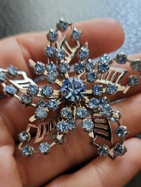 VTG Rhinestone Snowflake Brooch - Light Blue Crystal Accent